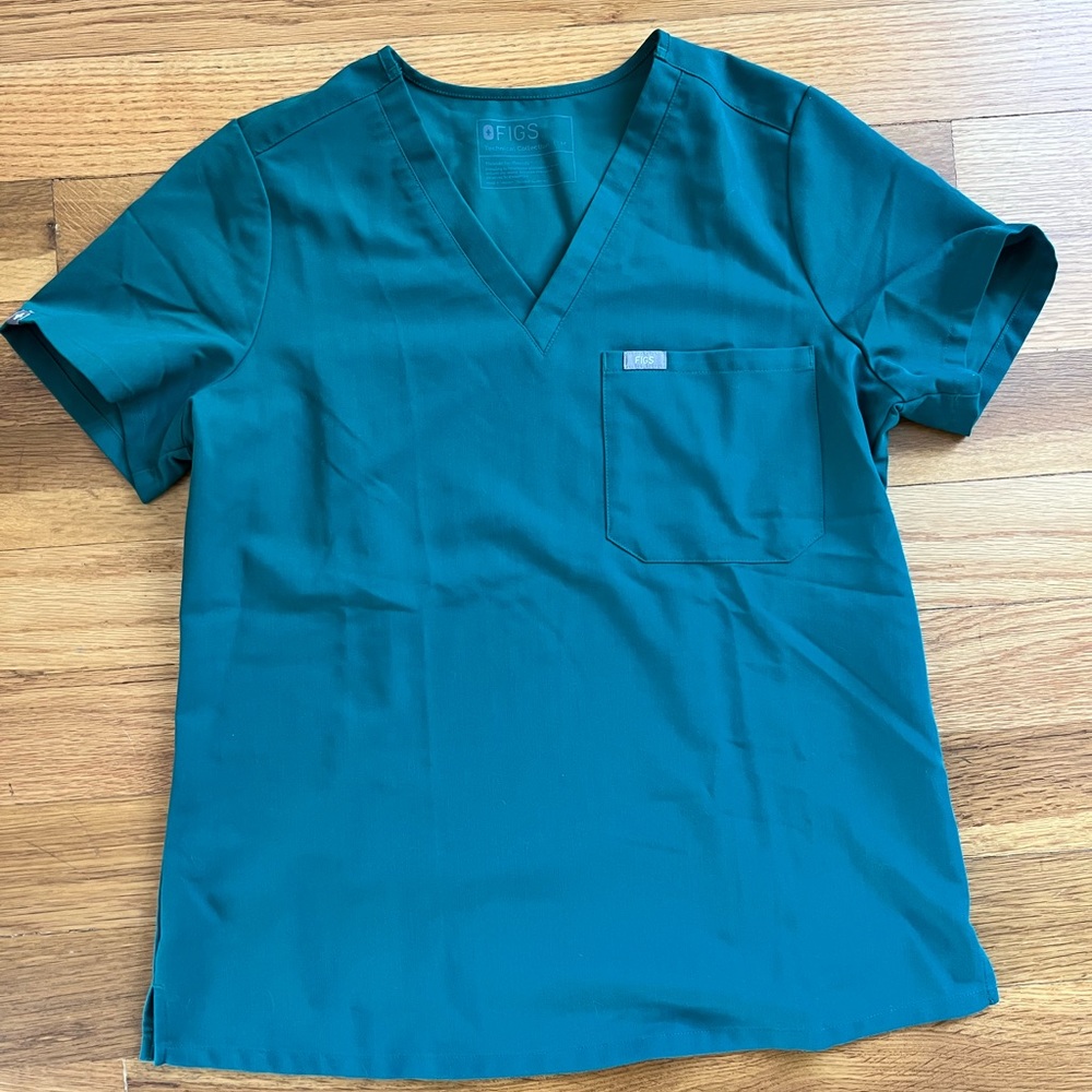 Figs Hunter Green Catarina Top (medium) and Zamora Jogger (large)